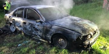 Suspected catalytic converter thieves flee police and set fire to getaway car