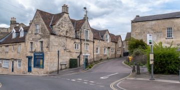 Drugs and firearms arrest after police execute warrant in Bradford on Avon