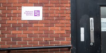 Swindon court issues arrest warrant after violent offender ‘goes missing’