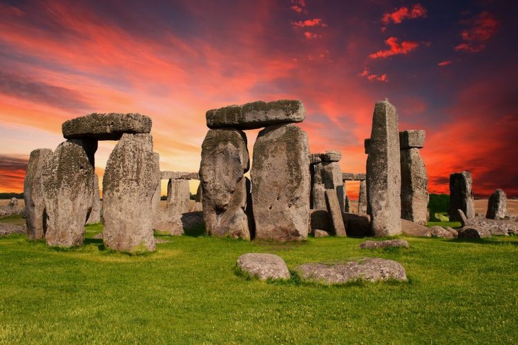 Online Games Inspired by Stonehenge