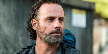 The Walking Dead star Andrew Lincoln spotted at Swindon trampoline park