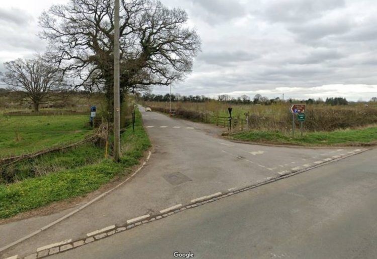 Female runner spotted man exposing himself in car parked at Caen Hill Locks