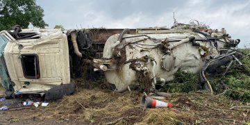 Driver injured after water tanker overturns on country lane near Chippenham