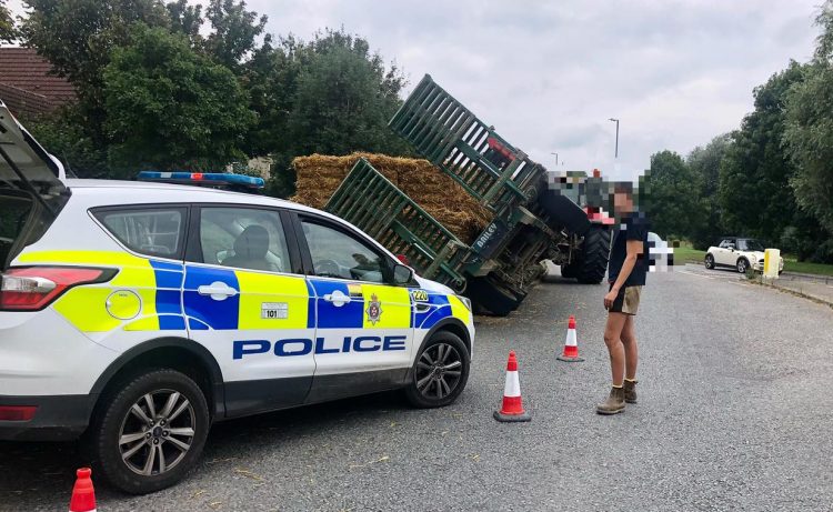 Trailer carrying straw bales overturns – police thank motorists for patience