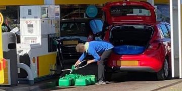 Woman spotted filling jerrycans with petrol near Trowbridge branded “d**khead”