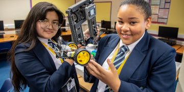 Swindon school pupils prepare for robotics challenge in new technology lab