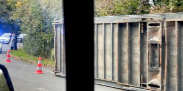 Calne road closed by police after lorry loses trailer – recovery work underway