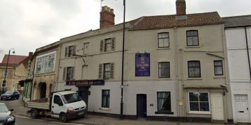 Man shouts “f**k you” after he admits burgling ‘struggling’ pub and pharmacy