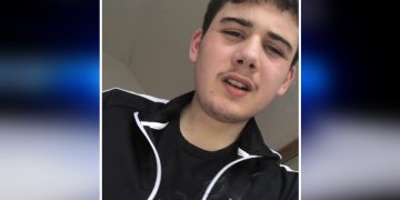 Prison term for teenager who carried knives, committed burglary and assaulted police