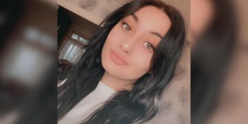 Woman called Iranian boyfriend “terrorist” after assaulting him and police officers