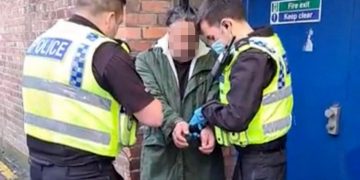 Police arrest man after paedophile hunters conduct sting at Swindon pub