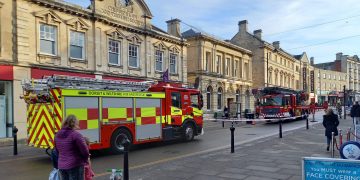 Pigeon rescue underway as part of Chippenham town centre cordoned off