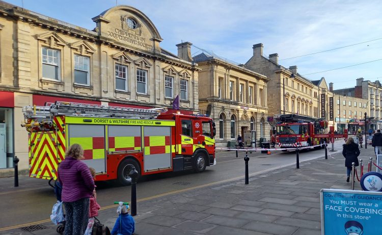 Pigeon rescue underway as part of Chippenham town centre cordoned off