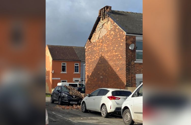 Storm Eunice: Bricks fall from house in Swindon – car severely damaged
