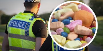 Parents warned about man ‘handing out sweets to children’ outside primary school