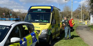 M4 closed as emergency services attend person in distress on overbridge