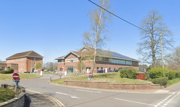 Swindon man recalled to prison after abusing 999 operators during 40 phone calls