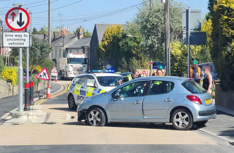 Road through Wroughton blocked as police called to road traffic collision