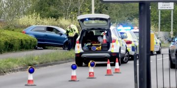 Thamesdown Drive partially blocked as ‘police chase’ ends in pavement crash