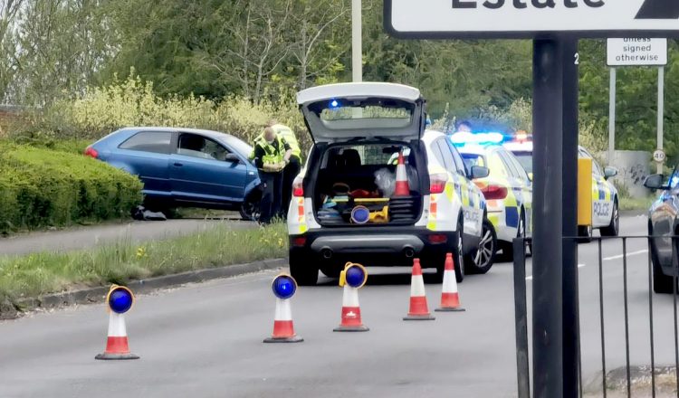 Thamesdown Drive partially blocked as ‘police chase’ ends in pavement crash