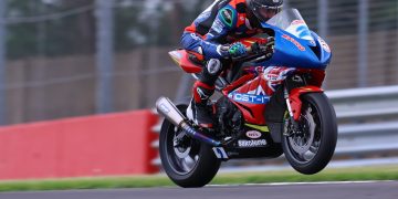 Cirencester motorcyclist sustains “significant head injury” in superbike championship crash