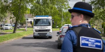 Police and bomb squad at house in Corsham after man makes threats with gun