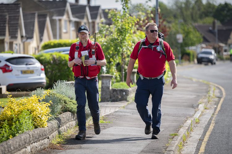 Search and rescue volunteers swarm Chippenham estate in urgent hunt for missing man