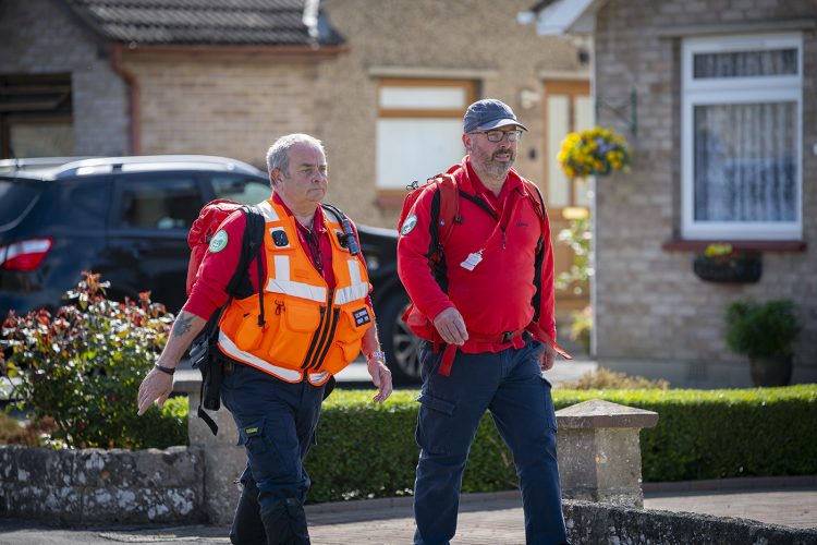 Search and rescue volunteers swarm Chippenham estate in urgent hunt for missing man