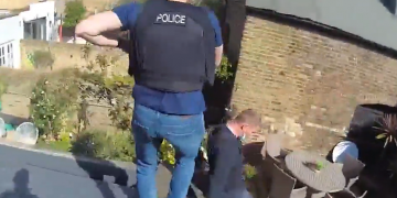 Video shows police chase gang across rooftops after defrauding victim in Cirencester