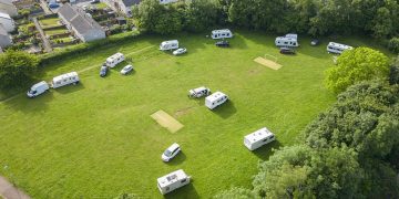 Travellers tell locals they ‘better get used to it’ as group take over Chippenham park