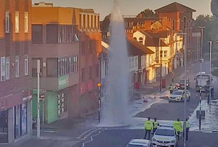 Road closed as Swindon gets ‘upgraded’ water feature after main pipe bursts