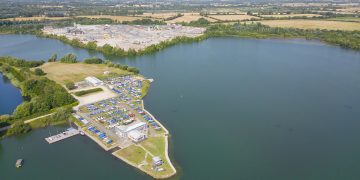Swindon man dies after ‘struggle with weeds’ in Cotswold Water Park lake