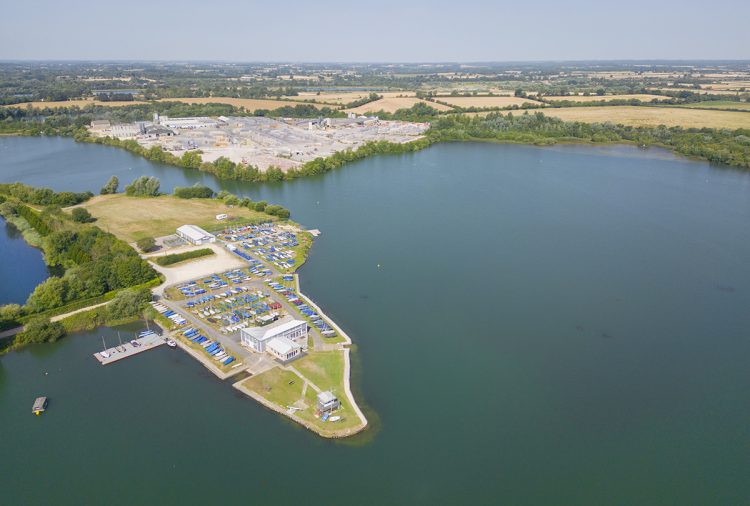 Swindon man dies after ‘struggle with weeds’ in Cotswold Water Park lake