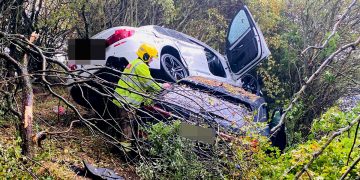 Cars veer off M4 near Swindon as emergency services called to crash in heavy rain