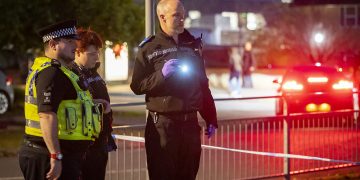 PICTURES: Forensics arrive at knife attack scene in Swindon as darkness descends