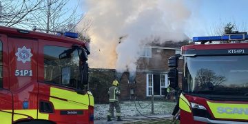 Huge smoke plume as firefighters tackle serious house blaze in Swindon