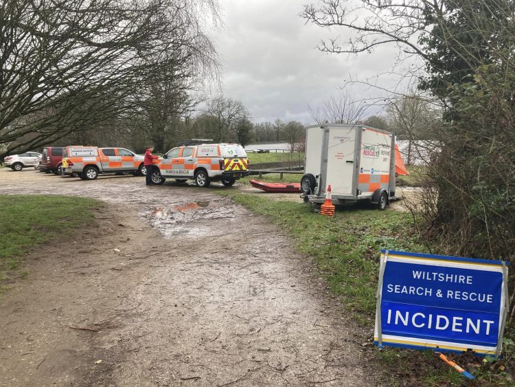 Boats deployed as search volunteers scour Swindon lake for missing man