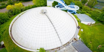 Council approve plans to restore Oasis Leisure Centre’s famous dome