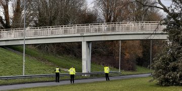Major road in Swindon closed by police after ‘vehicle hits footbridge’