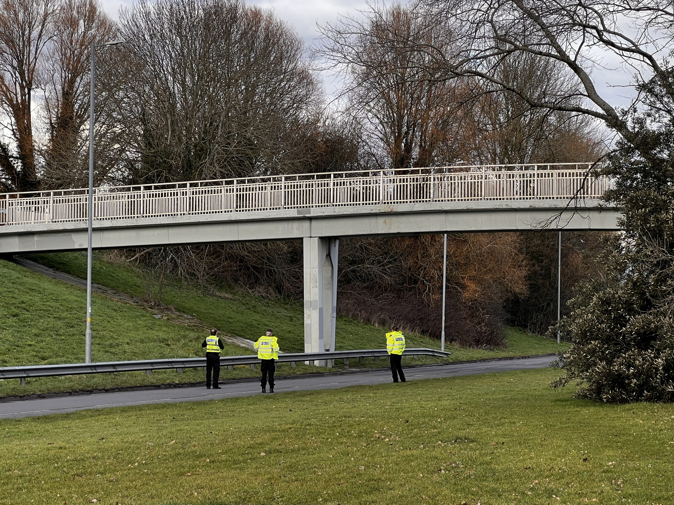 Major road in Swindon closed by police after ‘vehicle hits footbridge’