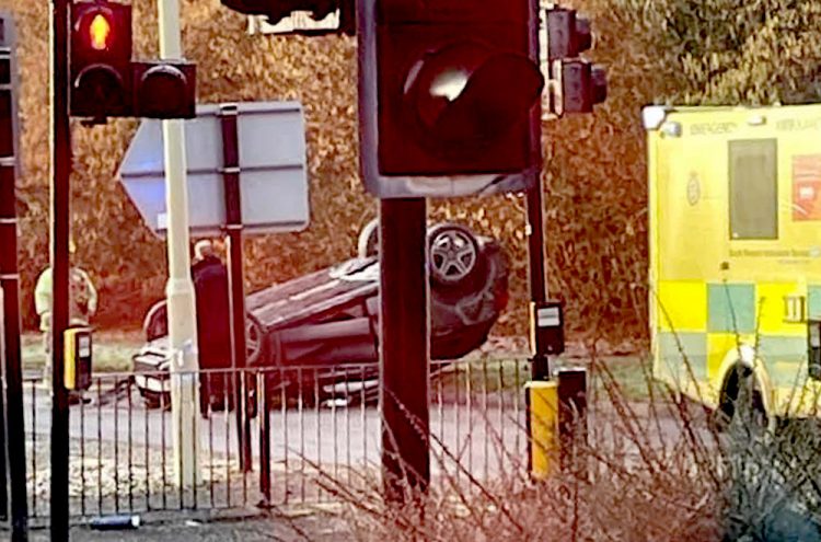 Thamesdown Drive traffic delays as car overturns and 999 crews respond