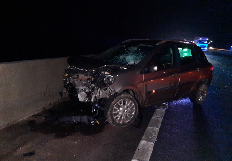 Suspected drink driver crashes car on M4 before fleeing the scene