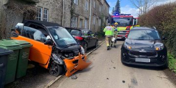 Teen driver narrowly avoids hitting quaint cottage in Wiltshire hamlet crash