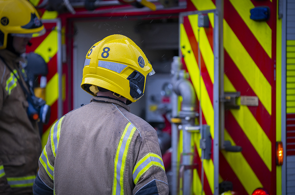 40 firefighters battle huge blaze off A4 in Wiltshire countryside 