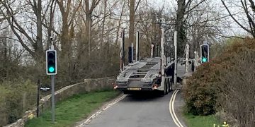 Road blocked as lorry gets stuck on humpback bridge over River Thames