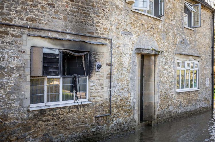 Cannabis farm uncovered after fire at Cotswolds pub as arrests made