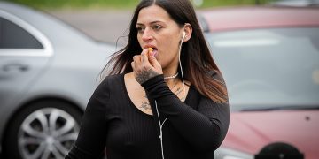 Drunk OnlyFans ‘model’ with child in tow assaulted three police officers