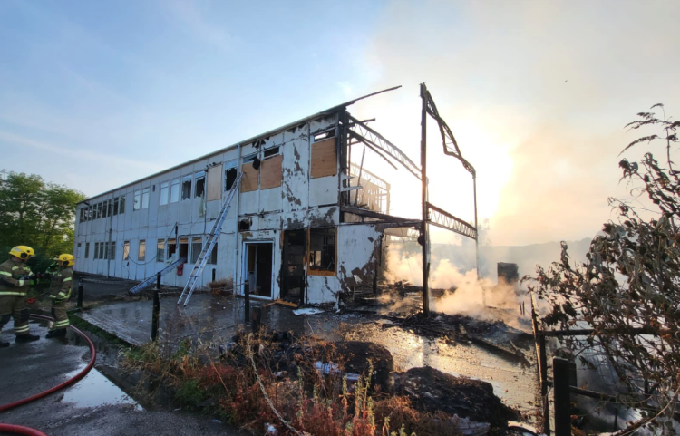 Tisbury blaze spreads to train line as firefighters tackle flames