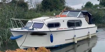 Men ‘critically injured’ in boat explosion on River Thames near Faringdon