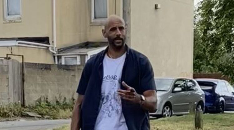 Man ‘posed as police officer and asked to photograph teen girls’